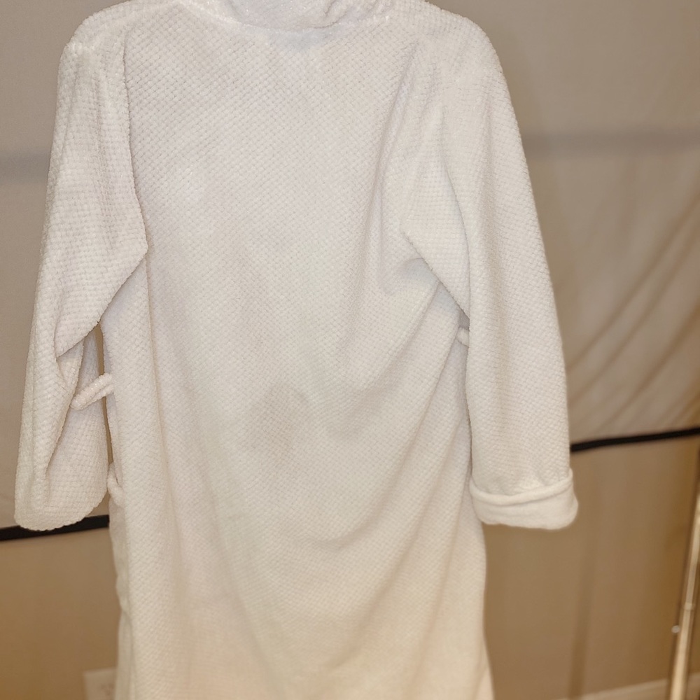 Ulta Bath Robe - Picture 2 of 3